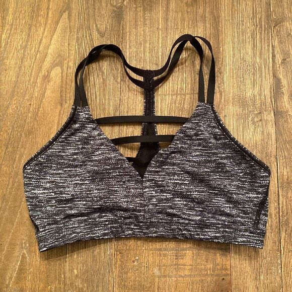 Victoria's Secret VSX Sport Strappy Sports Bra Wireless Size Small - Picture 1 of 3